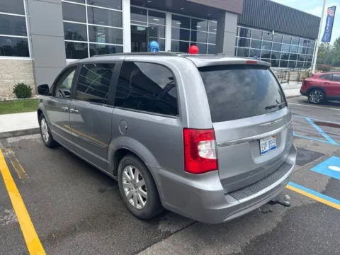 More photos of 2014 Chrysler Town & Country Touring at Hank Graff Chevrolet Davison, MI