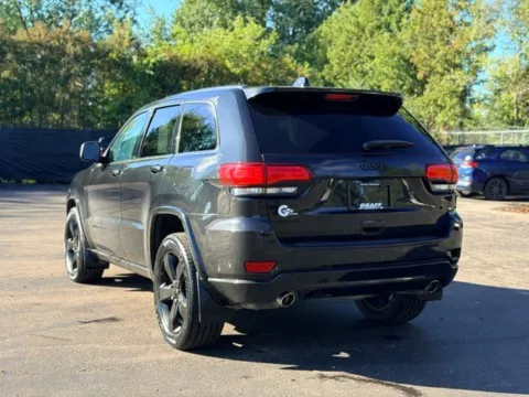 More photos of 2015 Jeep Grand Cherokee Altitude at Hank Graff Chevrolet Davison, MI