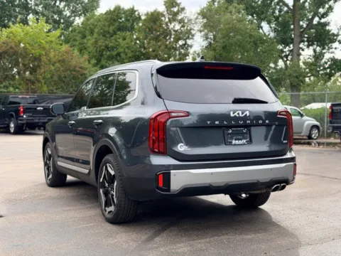More photos of 2023 Kia Telluride S at Hank Graff Chevrolet Davison, MI