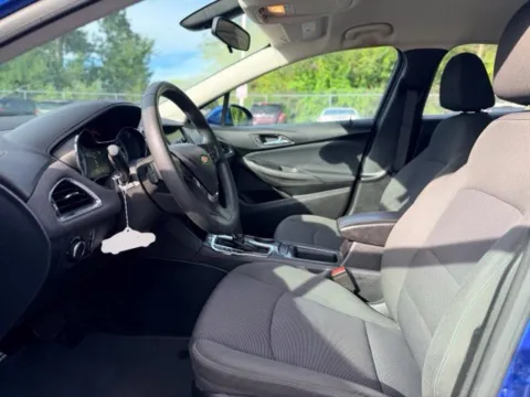 More photos of 2017 Chevrolet Cruze LT at Hank Graff Chevrolet Davison, MI