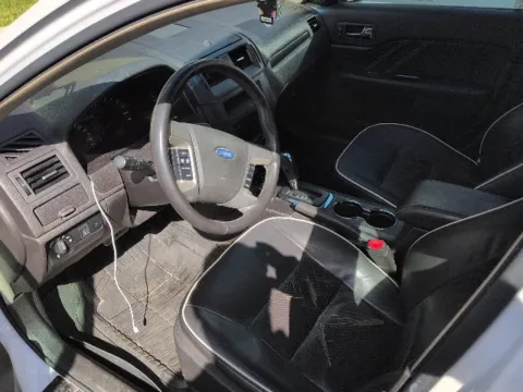 More photos of 2012 Ford Fusion SEL at Hank Graff Chevrolet Davison, MI
