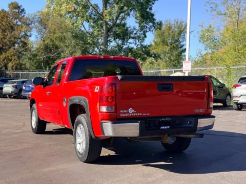 More photos of 2010 GMC Sierra 1500 SLE at Hank Graff Chevrolet Davison, MI