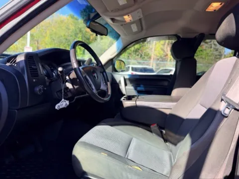 More photos of 2010 GMC Sierra 1500 SLE at Hank Graff Chevrolet Davison, MI