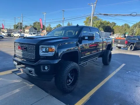 Black 2019 GMC Sierra 2500 HD Denali for sale in Davison, MI