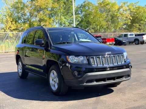 Photos of 2017 Jeep Compass Latitude for sale in Davison, MI at Hank Graff Chevrolet Davison