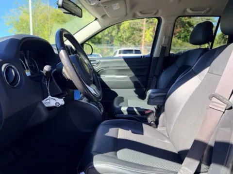 More photos of 2017 Jeep Compass Latitude at Hank Graff Chevrolet Davison, MI