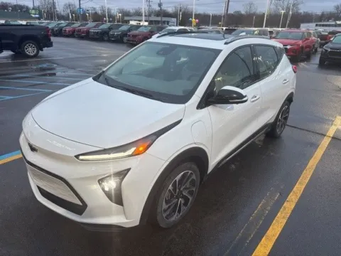 White 2023 Chevrolet Bolt EUV Premier for sale in Davison, MI