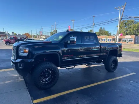 More photos of 2019 GMC Sierra 2500 HD Denali at Hank Graff Chevrolet Davison, MI