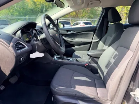 More photos of 2017 Chevrolet Cruze LT at Hank Graff Chevrolet Davison, MI