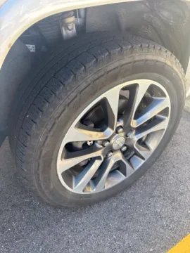More photos of 2018 Jeep Grand Cherokee Overland at Hank Graff Chevrolet Davison, MI