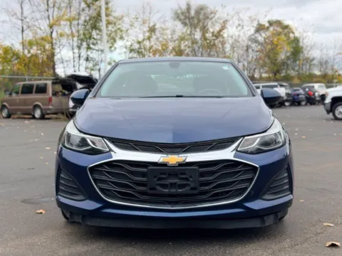 Photos of 2019 Chevrolet Cruze LT for sale in Davison, MI at Hank Graff Chevrolet Davison