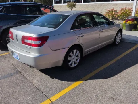 More photos of 2007 Lincoln MKZ at Hank Graff Chevrolet Davison, MI