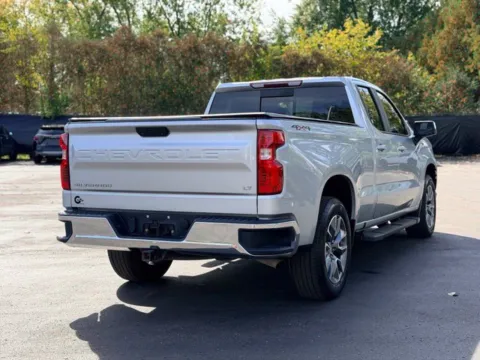 More photos of 2021 Chevrolet Silverado 1500 LT at Hank Graff Chevrolet Davison, MI