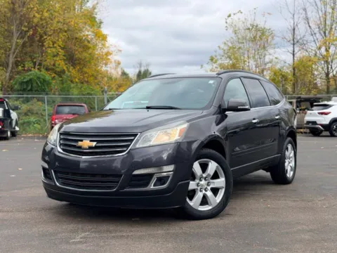 Gray 2016 Chevrolet Traverse LT for sale in Davison, MI