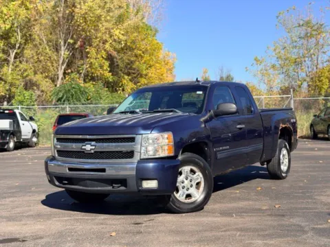 Blue 2009 Chevrolet Silverado 1500 LT for sale in Davison, MI