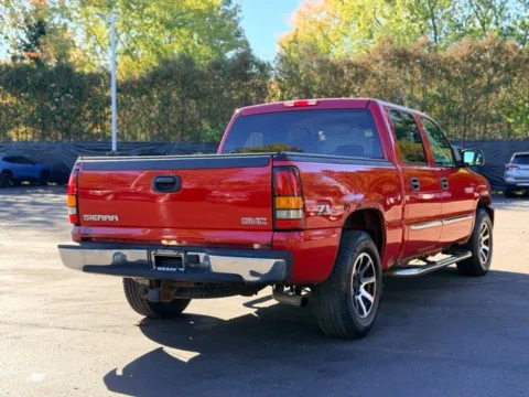 More photos of 2006 GMC Sierra 1500 SLE1 at Hank Graff Chevrolet Davison, MI