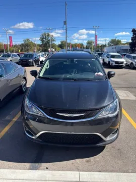 Photos of 2017 Chrysler Pacifica Touring L for sale in Davison, MI at Hank Graff Chevrolet Davison
