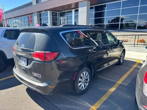 More photos of 2017 Chrysler Pacifica Touring L at Hank Graff Chevrolet Davison, MI