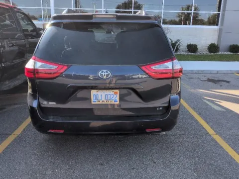 More photos of 2018 Toyota Sienna LE at Hank Graff Chevrolet Davison, MI