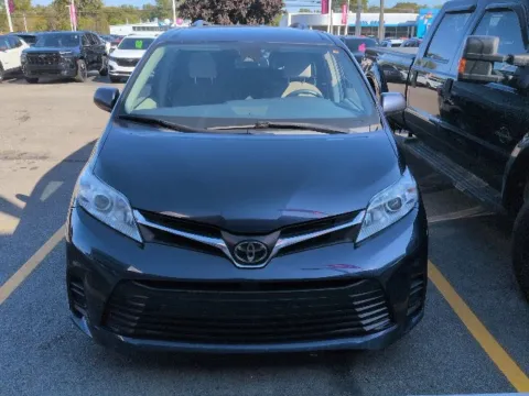 Photos of 2018 Toyota Sienna LE for sale in Davison, MI at Hank Graff Chevrolet Davison