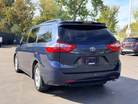 More photos of 2018 Toyota Sienna LE at Hank Graff Chevrolet Davison, MI