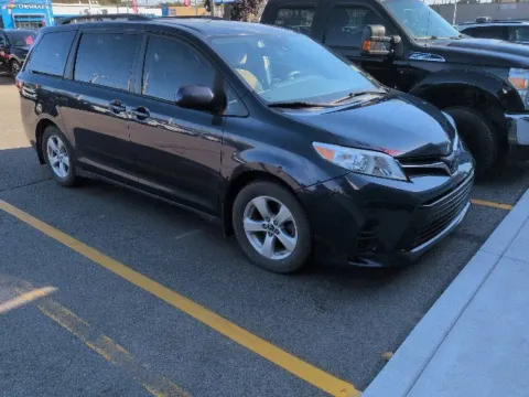 Another view of 2018 Toyota Sienna LE for sale in Davison, MI at Hank Graff Chevrolet Davison