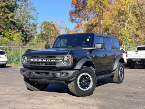 Black 2023 Ford Bronco Black Diamond for sale in Davison, MI