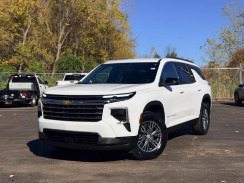 White 2024 Chevrolet Traverse LT for sale in Davison, MI