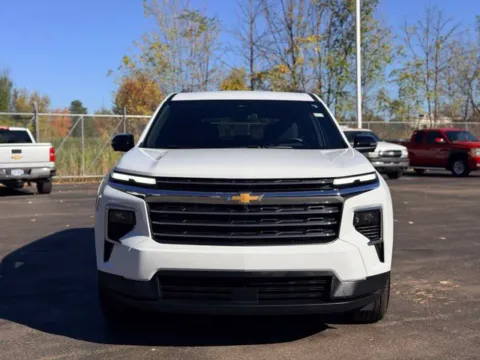 Photos of 2024 Chevrolet Traverse LT for sale in Davison, MI at Hank Graff Chevrolet Davison