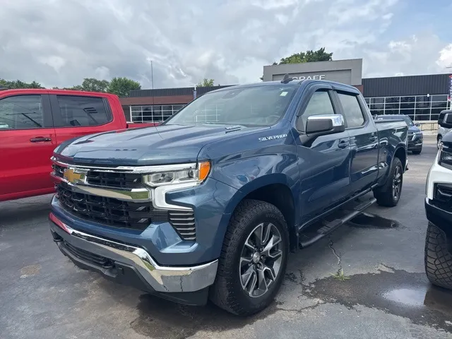 デビルボマーキッドグレーL Used 2024 Chevrolet Silverado 1500 LT for sale in Davison, MI at