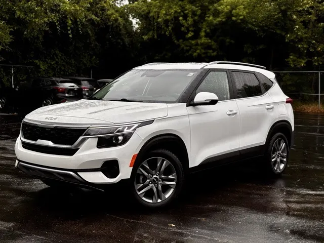 White 2022 Kia Seltos S for sale in Davison, MI