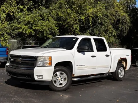 White 2007 Chevrolet Silverado 1500 LT for sale in Davison, MI