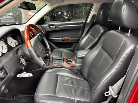 More photos of 2009 Chrysler 300 Limited at Hank Graff Chevrolet Davison, MI