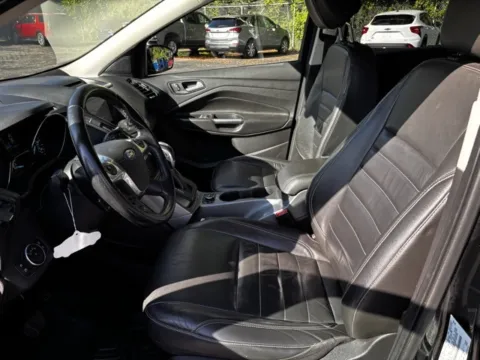 More photos of 2016 Ford Escape SE at Hank Graff Chevrolet Davison, MI