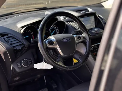 More photos of 2016 Ford Escape SE at Hank Graff Chevrolet Davison, MI