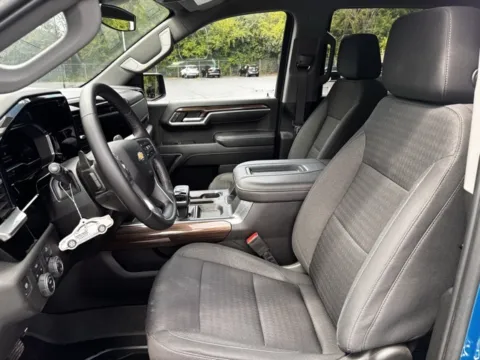 More photos of 2022 Chevrolet Silverado 1500 LT at Hank Graff Chevrolet Davison, MI