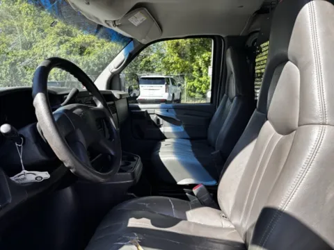 More photos of 2005 Chevrolet Express Van G1500 at Hank Graff Chevrolet Davison, MI