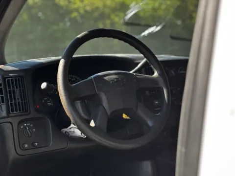 More photos of 2005 Chevrolet Express Van G1500 at Hank Graff Chevrolet Davison, MI