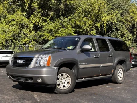 Gray 2007 GMC Yukon XL SLE 1500 for sale in Davison, MI