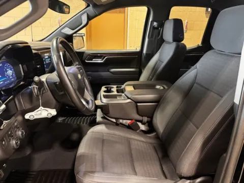 More photos of 2022 Chevrolet Silverado 1500 LT at Hank Graff Chevrolet Davison, MI