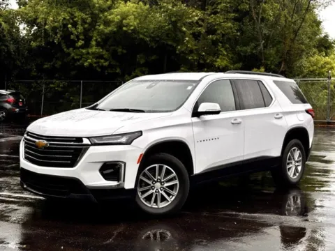 White 2023 Chevrolet Traverse LT for sale in Davison, MI