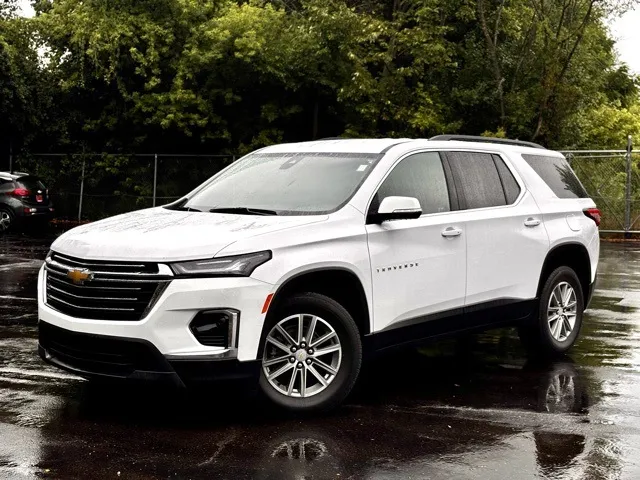 White 2023 Chevrolet Traverse LT for sale in Davison, MI