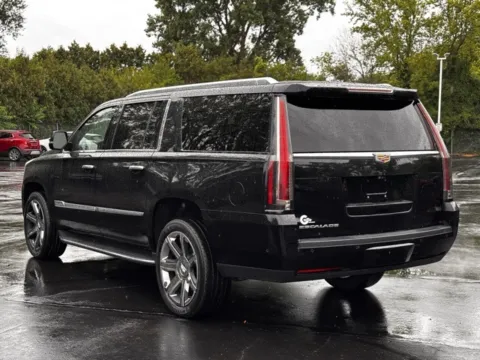 Another view of 2017 Cadillac Escalade ESV Luxury for sale in Davison, MI at Hank Graff Chevrolet Davison
