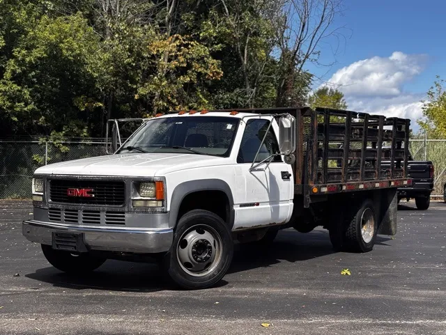 White 2001 GMC C/K 3500HD SLE for sale in Davison, MI