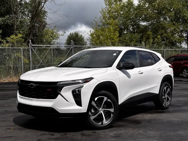 White 2024 Chevrolet Trax 1RS for sale in Davison, MI