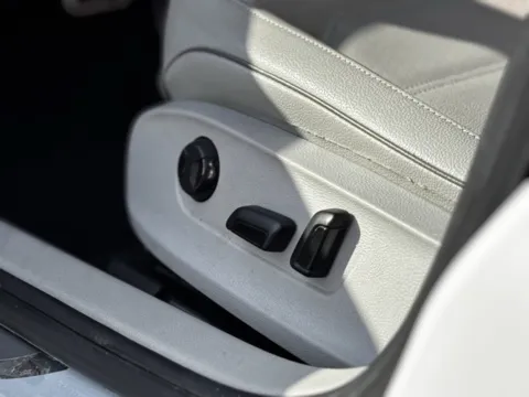 More photos of 2018 Volkswagen Passat 2.0T R-Line at Hank Graff Chevrolet Davison, MI