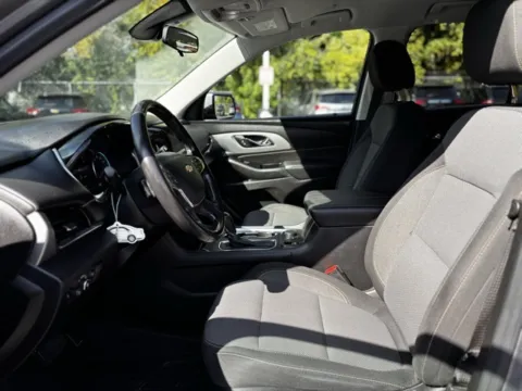 More photos of 2020 Chevrolet Traverse LT at Hank Graff Chevrolet Davison, MI