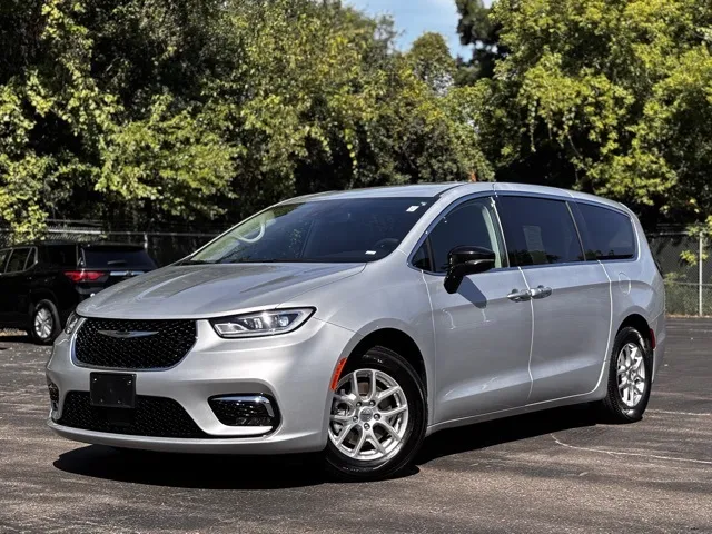 Silver 2024 Chrysler Pacifica Touring L for sale in Davison, MI