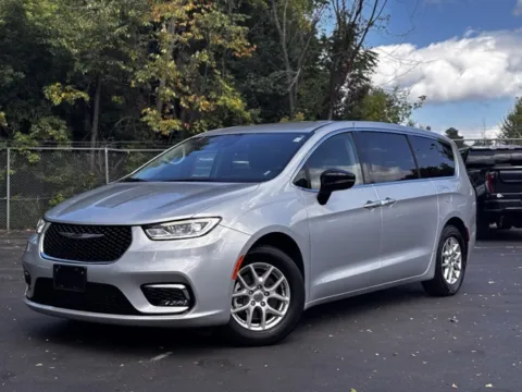 Silver 2024 Chrysler Pacifica Touring L for sale in Davison, MI