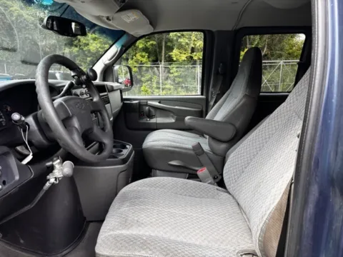 More photos of 2004 Chevrolet Express Van G1500 LS at Hank Graff Chevrolet Davison, MI